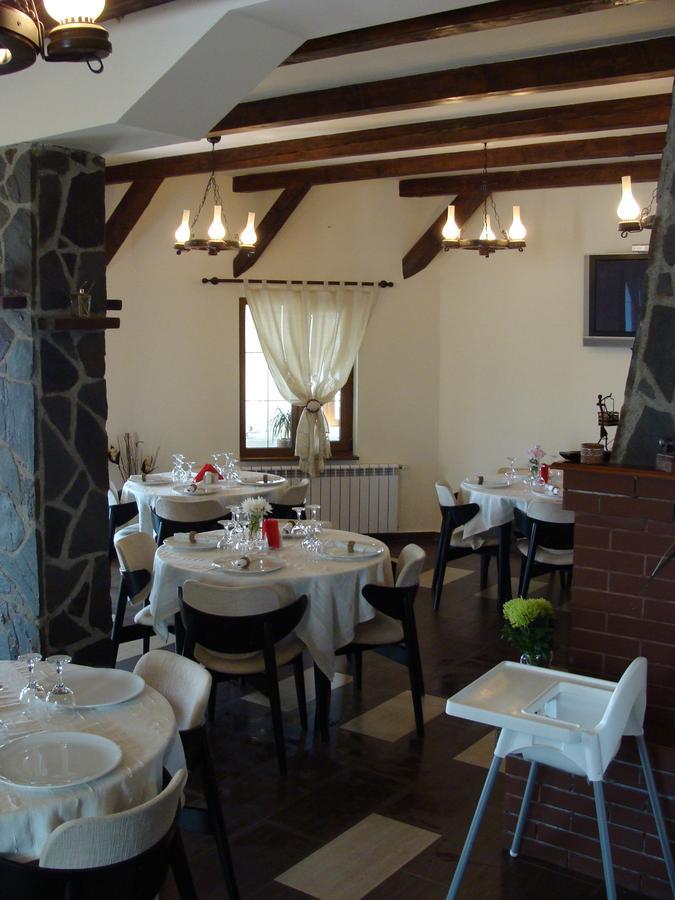 Pensiunea Taverna Bucium 雅西 外观 照片